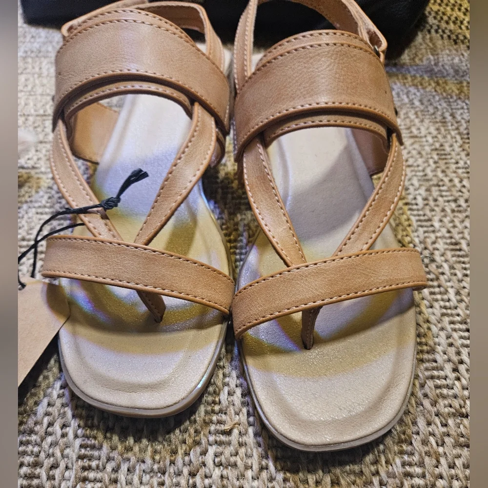 NWT Frye & Company Women's Adjustable Strap Cassia Sandals in Light Tan - Picture 12 of 12